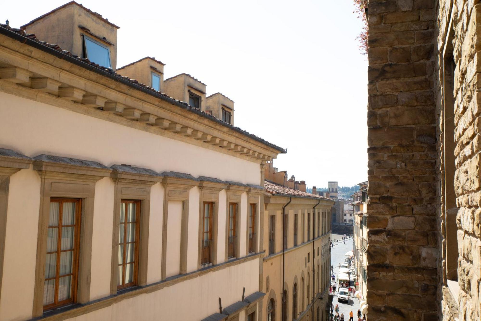 Bob W Ponte Vecchio Apartment Florence Exterior photo